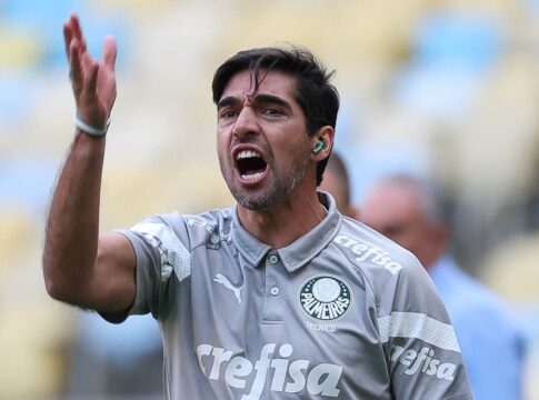 abel-ferreira-e-denunciado-no-stjd-e-pode-pegar-ate-6-jogos-de-suspensao