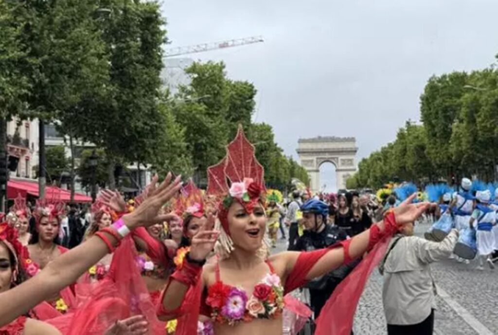 carnaval-tropical-de-paris-celebra-amazonia-e-brasil-na-25a-edicao