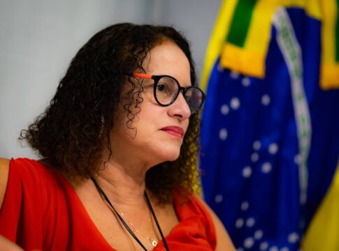 brics-estuda-construir-cabo-submarino-de-fibra-optica,-diz-ministra