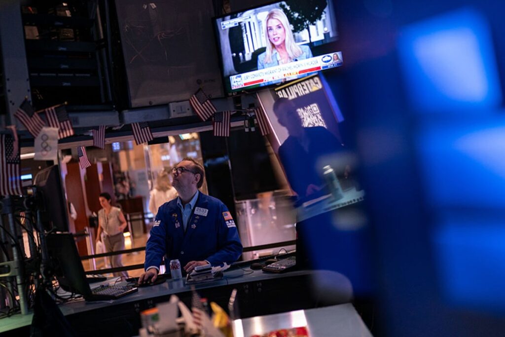 bolsas-de-nova-york-desabam-com-novo-capitulo-do-tarifaco-de-trump
