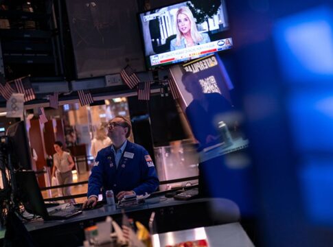 bolsas-de-nova-york-desabam-com-novo-capitulo-do-tarifaco-de-trump