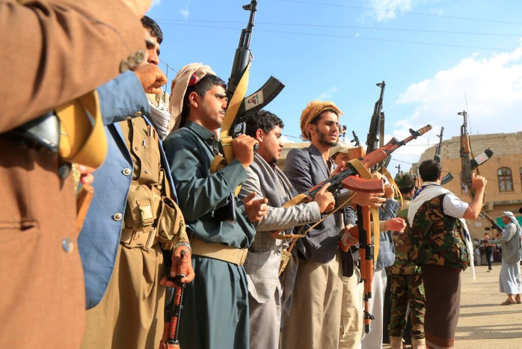 israel-bombardeia-os-houthis-no-iemen-e-atinge-navio-polones