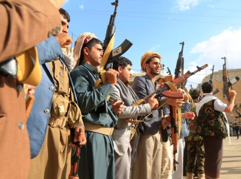 israel-bombardeia-os-houthis-no-iemen-e-atinge-navio-polones