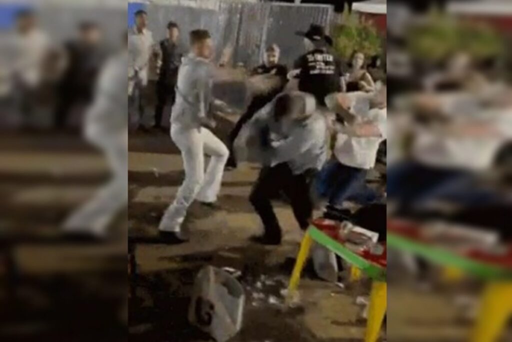 video:-pancadaria-em-show-de-dupla-famosa-acaba-com-homem-desacordado
