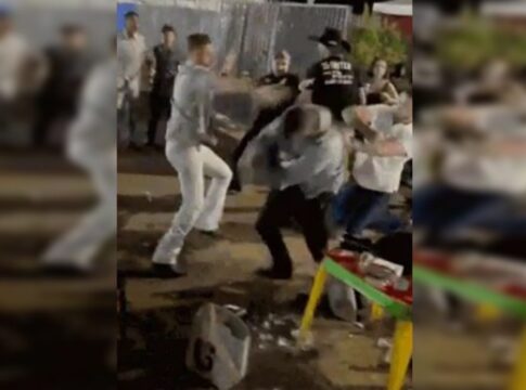 video:-pancadaria-em-show-de-dupla-famosa-acaba-com-homem-desacordado