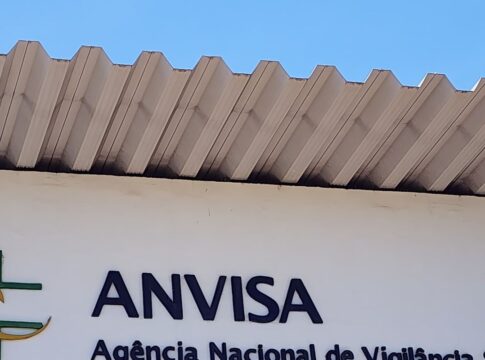 anvisa-suspende-vendas-de-azeite,-molho-e-polpa-de-fruta