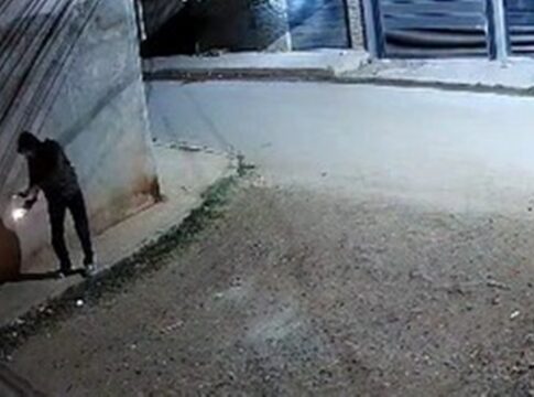 video-mostra-homem-atirando-coquetel-molotov-na-casa-de-ex-funcionario