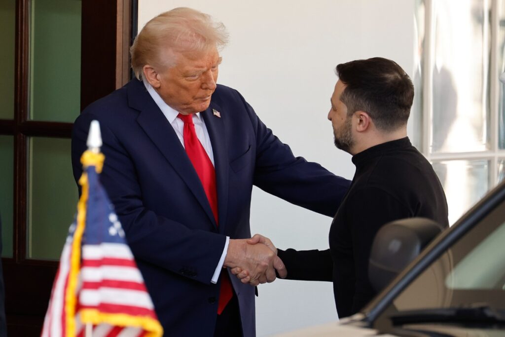 trump-volta-atras-e-diz-que-vai-retomar-envio-de-armas-para-a-ucrania