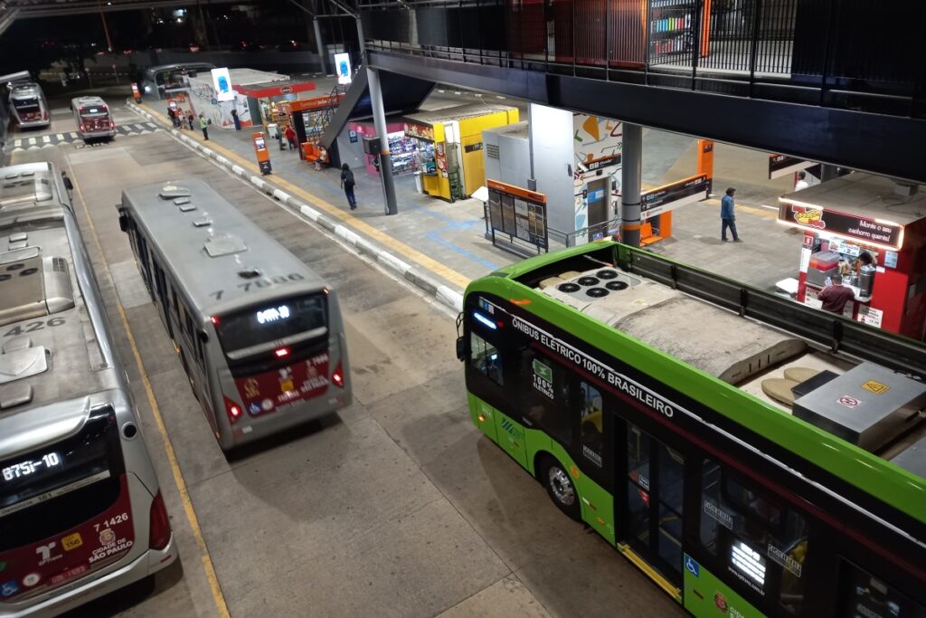 sp-tem-recorde-diario-de-onibus-depredados-e-total-ultrapassa-300