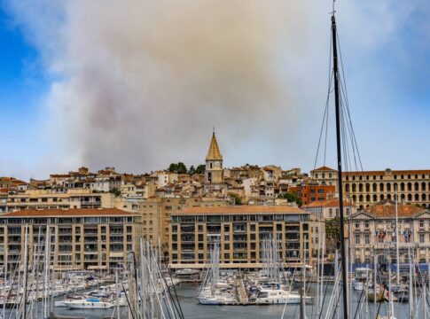 franca:-incendio-florestal-obriga-marselha-a-fechar-aeroporto