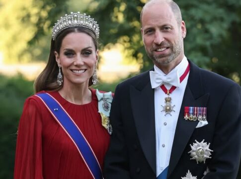 foto:-apos-luta-contra-o-cancer,-kate-middleton-posa-durante-evento