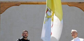 papa-se-dispoe-a-receber-russia-e-ucrania-para-negociar-acordo-de-paz