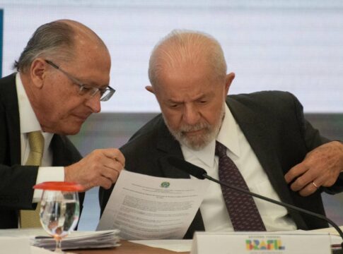 lula-convoca-alckmin-para-reuniao-de-emergencia-apos-anuncio-de-trump
