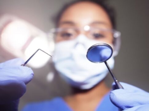 clinica-do-df-e-condenada-a-pagar-r$-9-mil-por-remocao-de-dente-errado
