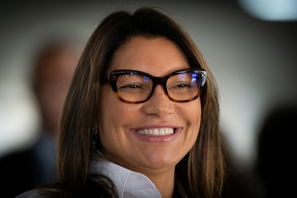 em-meio-a-polemica,-janja-ironiza-em-post:-“vira-latas-que-eu-amo”