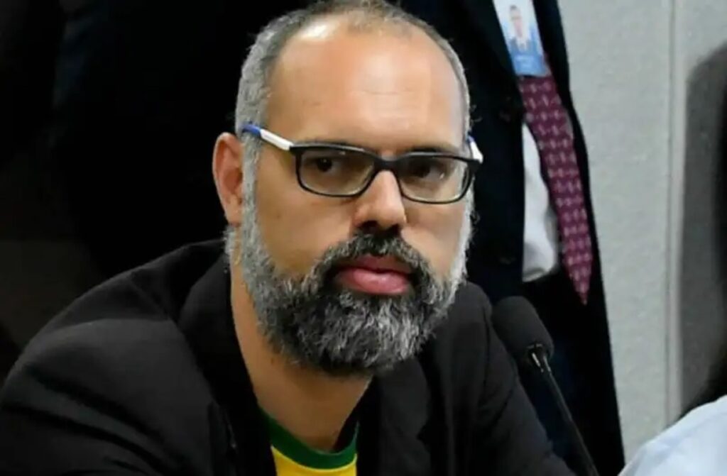 moraes-manda-blogueiro-allan-dos-santos-pagar-multa-de-r$-7,3-milhoes