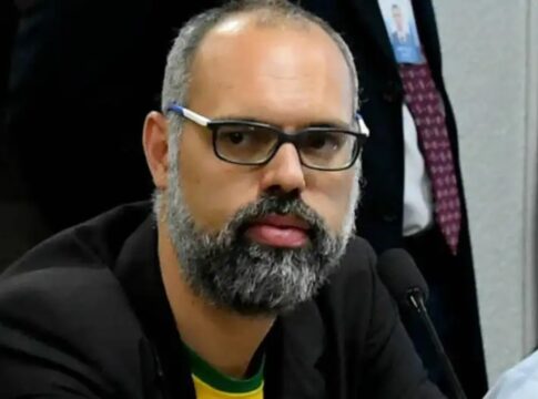 moraes-manda-blogueiro-allan-dos-santos-pagar-multa-de-r$-7,3-milhoes