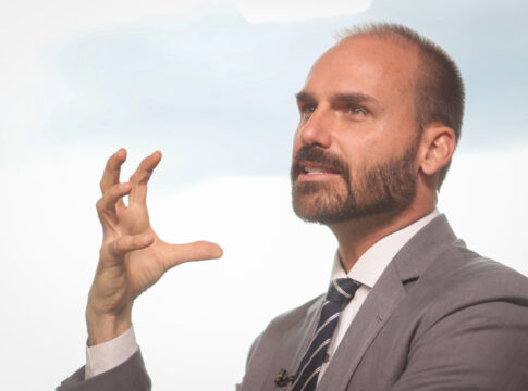apos-taxacao,-eduardo-bolsonaro-pede-que-brasileiros-agradecam-a-trump