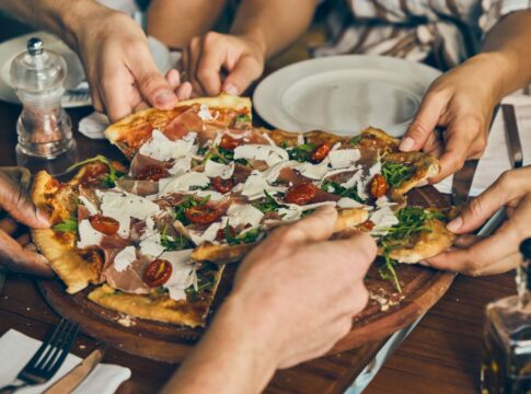 dia-da-pizza:-da-pra-comer-o-prato-sem-engordar?-descubra