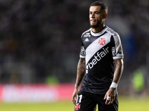 vasco-joga-no-df-apos-renovar-com-coutinho-e-anuncio-de-thiago-mendes