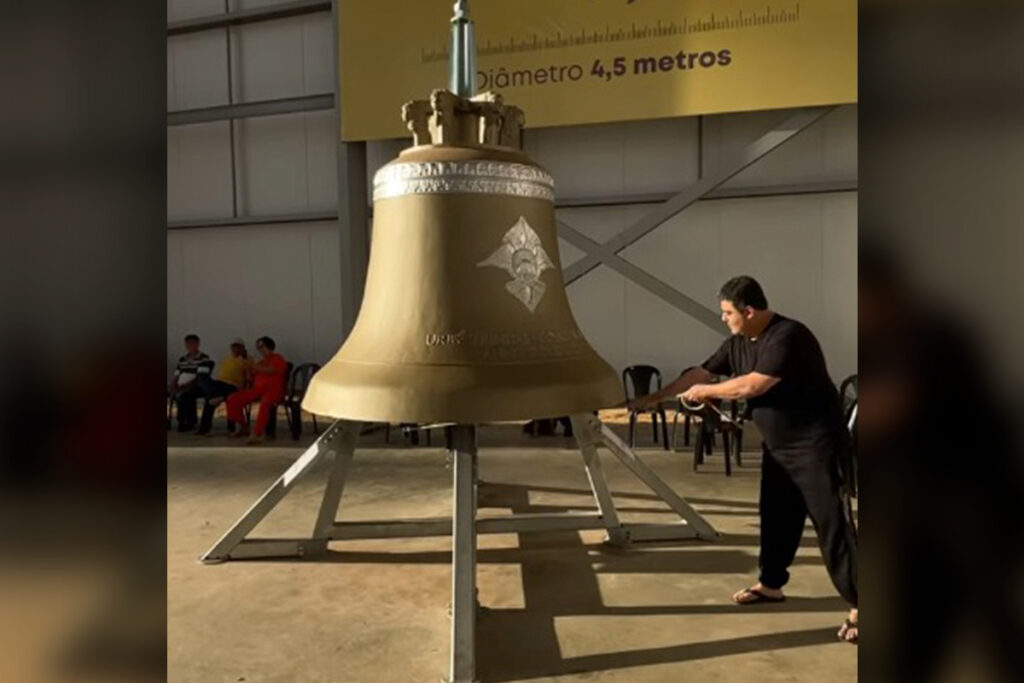 idealizador-do-vox-patris,-padre-robson-badala-sino-em-trindade.-video