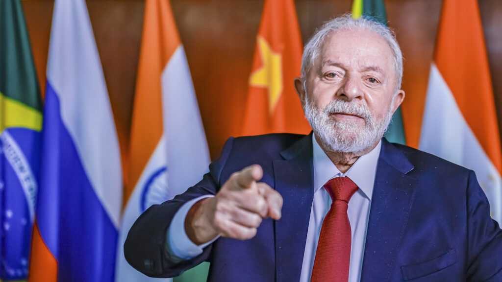uma-diplomacia-fora-de-lugar-(por-hubert-alqueres)