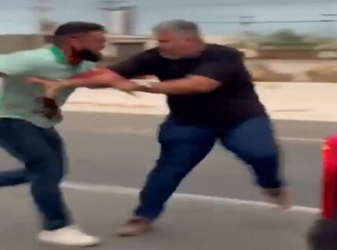apos-batida,-motoristas-se-esfaqueiam-no-meio-do-transito.-video