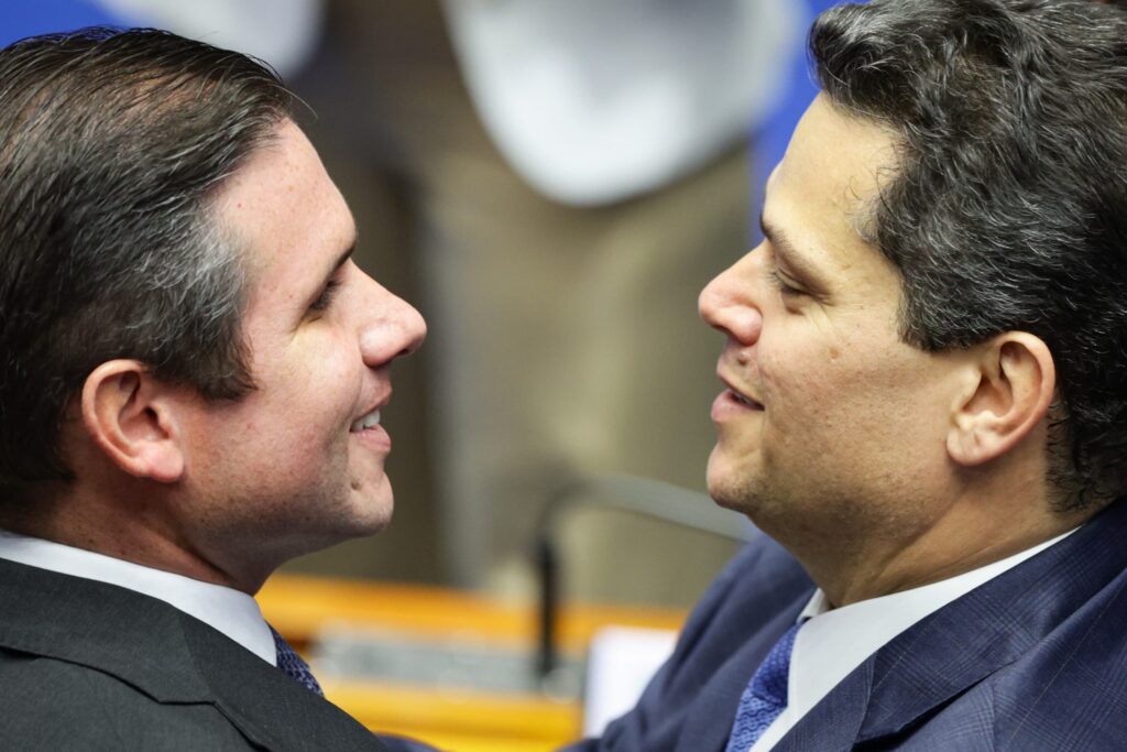 motta-e-alcolumbre-reagem-a-trump:-“prontos-para-agir-com-equilibrio-e-firmeza”
