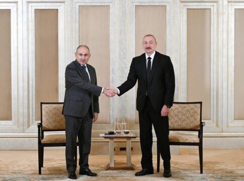 lideres-da-armenia-e-azerbaijao-se-reunem-para-discutir-acordo-de-paz