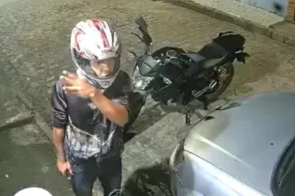 video:-suspeito-rouba-moto-e-avisa-vitima-que-a-usara-em-homicidio