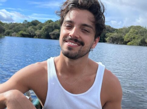rodrigo-simas-fala-sobre-sexualidade-e-vontade-de-ser-pai