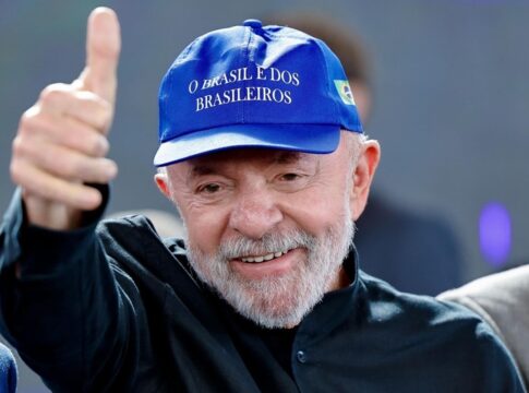 em-crise-com-trump,-lula-usa-bone-com-frase-“brasil-e-dos-brasileiros”