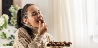 como-cha,-chocolate-e-macas-podem-ajudar-a-reduzir-pressao-sanguinea