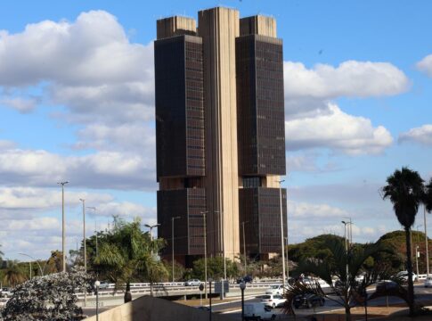 bc-so-publicara-nova-carta-em-abril,-caso-ipca-continue-acima-do-teto