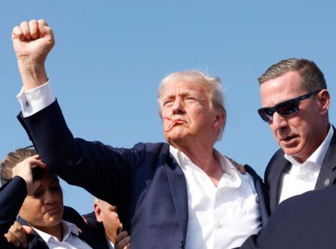 homem-que-ameacou-trump-com-rifle-e-preso-nos-estados-unidos