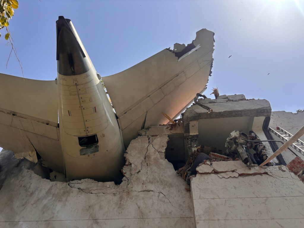 air-india:-combustivel-foi-cortado-pouco-antes-da-queda-que-matou-260