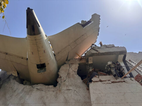 air-india:-combustivel-foi-cortado-pouco-antes-da-queda-que-matou-260