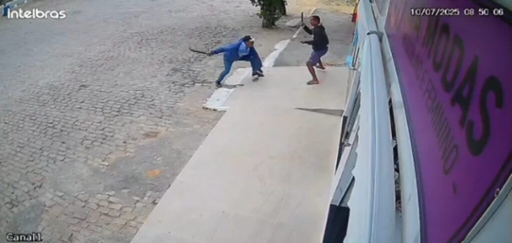 video:-homens-sao-flagrados-lutando-com-facoes.-ambos-ficaram-feridos