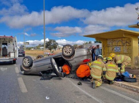 motorista-fica-ferida-apos-capotamento-de-carro-na-df-480