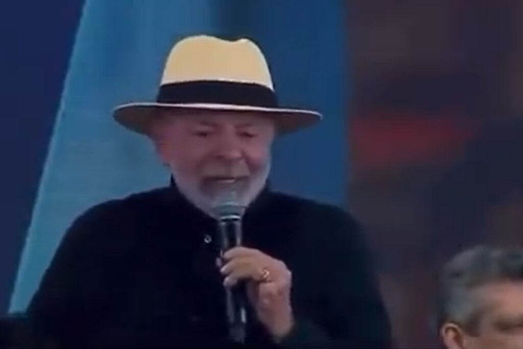 video.-lula-imita-eduardo-bolsonaro-em-evento:-“trump,-solta-meu-pai”