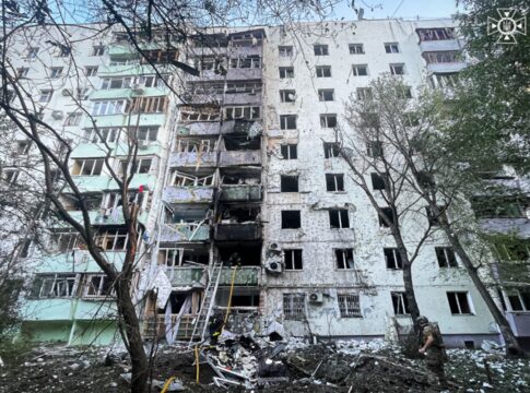 misseis-russos-atingem-ucrania-e-causam-2-mortes-e-20-feridos.-video