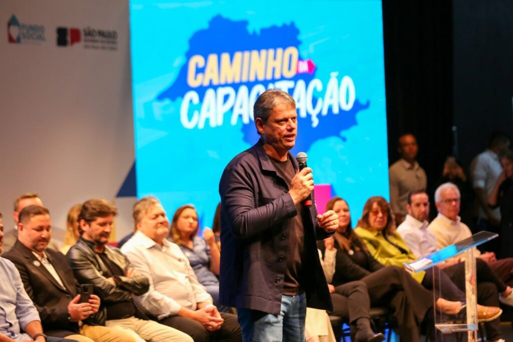 apos-criticar-lula,-tarcisio-prega-uniao-contra-tarifaco:-“maos-dadas”