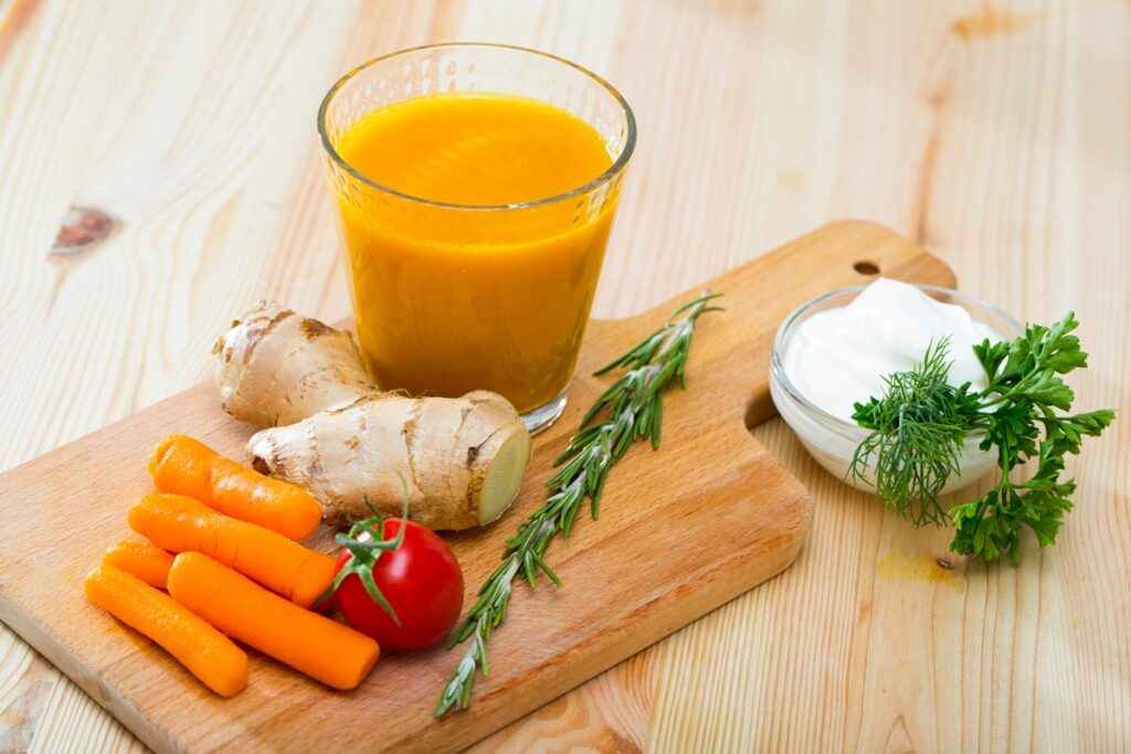 suco-de-cenoura-com-gengibre:-saiba-beneficios-e-como-preparar-bebida