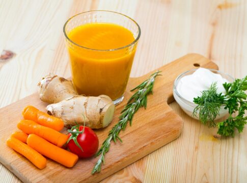 suco-de-cenoura-com-gengibre:-saiba-beneficios-e-como-preparar-bebida