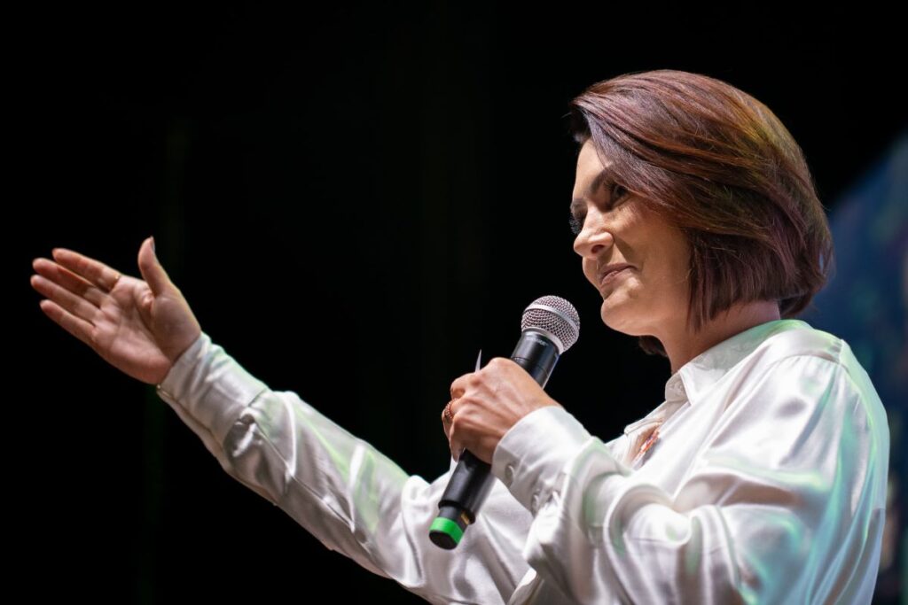 michelle-bolsonaro-faz-carta-publica-a-lula:-“hora-de-baixar-as-armas”