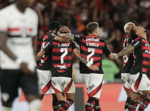 flamengo-vence-sao-paulo-por-2-a-0-no-retorno-do-brasileiro