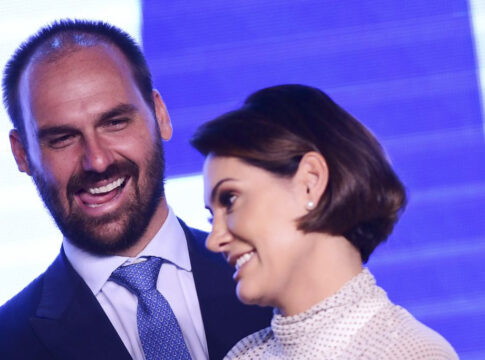 facam-suas-apostas:-michelle-ou-eduardo-para-presidente?