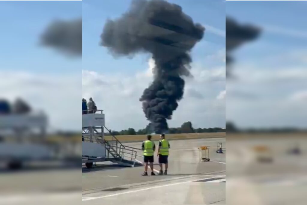 video:-aviao-de-pequeno-porte-cai-em-aeroporto-de-londres