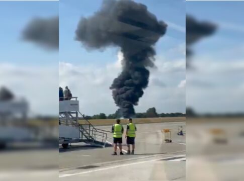 video:-aviao-de-pequeno-porte-cai-em-aeroporto-de-londres