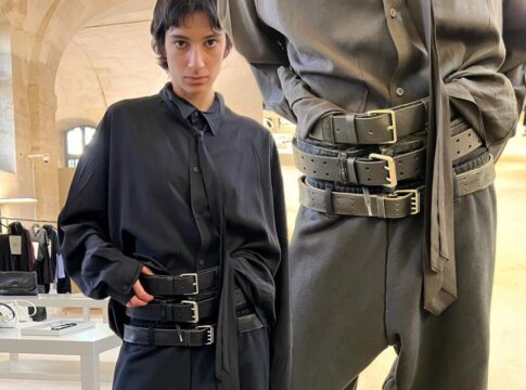 stacked-belts:-conheca-a-tendencia-maximalista-dos-cintos